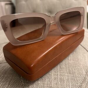 SOLD 🛍️illesteva Wilson Shades